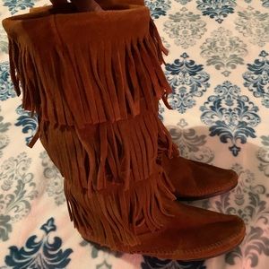 Minnetonka moccasin 3 tier boots